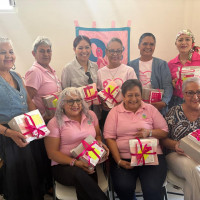 Entrega de artículos oncológicos al Grupo Reto