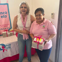 Entrega de artículos oncológicos al Grupo Reto