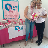Entrega de artículos oncológicos al Grupo Reto