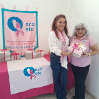 Entrega de artículos oncológicos al Grupo Reto