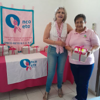 Entrega de artículos oncológicos al Grupo Reto