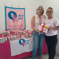 Entrega de artículos oncológicos al Grupo Reto